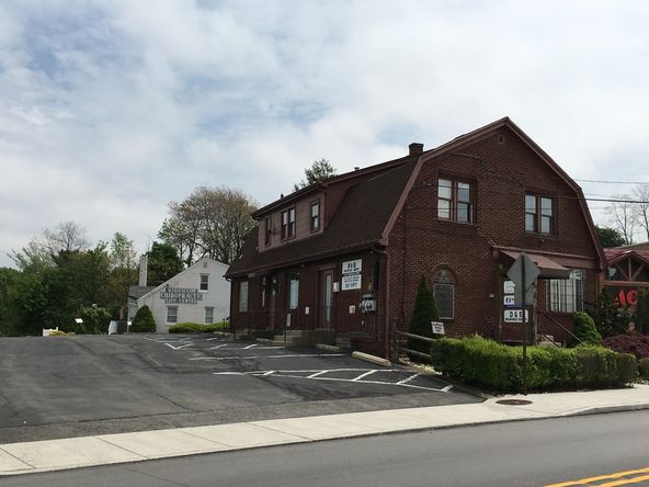 1077 Greentree Rd, Pittsburgh, PA 15220
